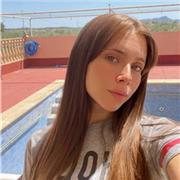 Monitora con titulación con mucha paciencia y simpatía para hacer sentir a los niños cómodos en todo momento y sacarles lo mejoe